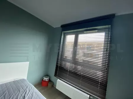 Żaluzje drewniane do sypialni
